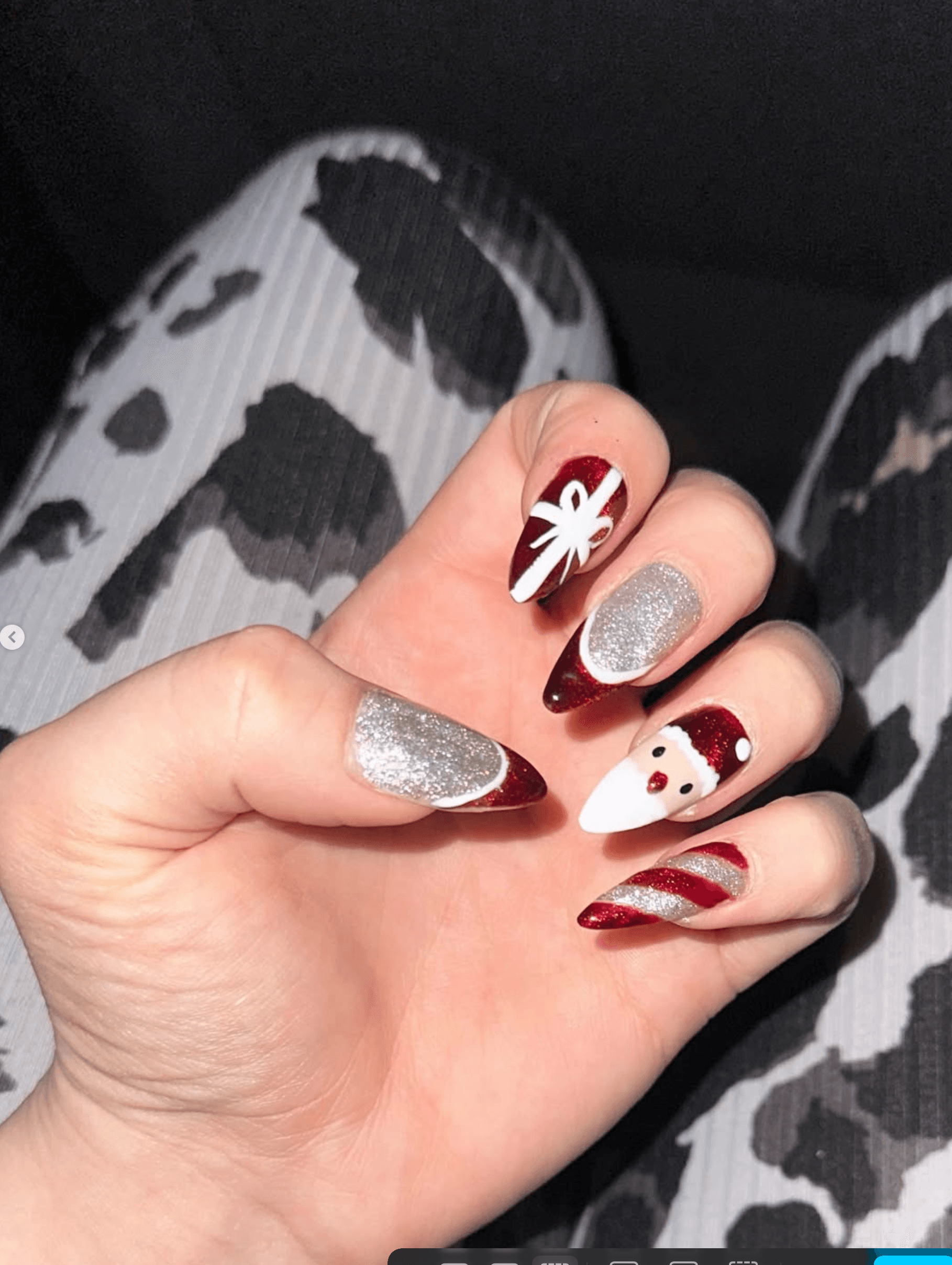 unas — Dolls Coiffure