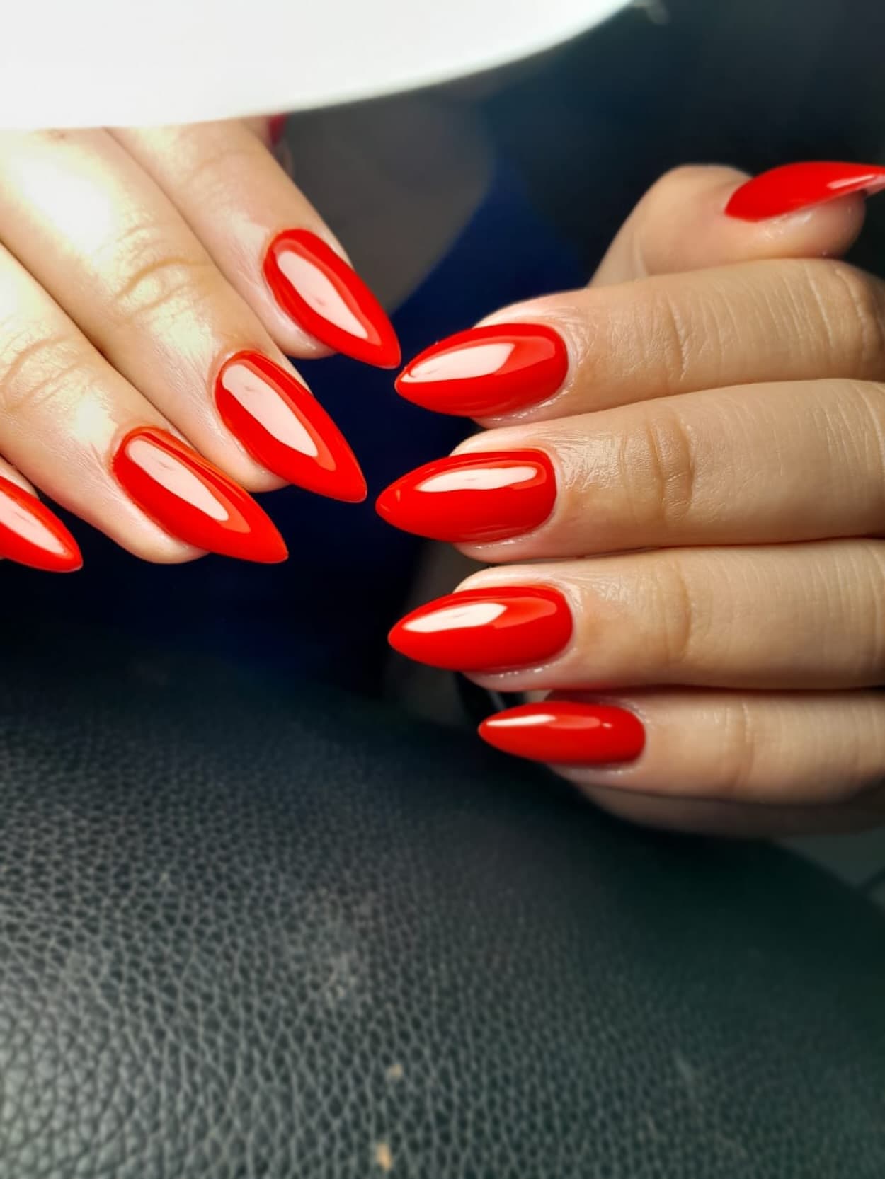 unas — Dolls Coiffure