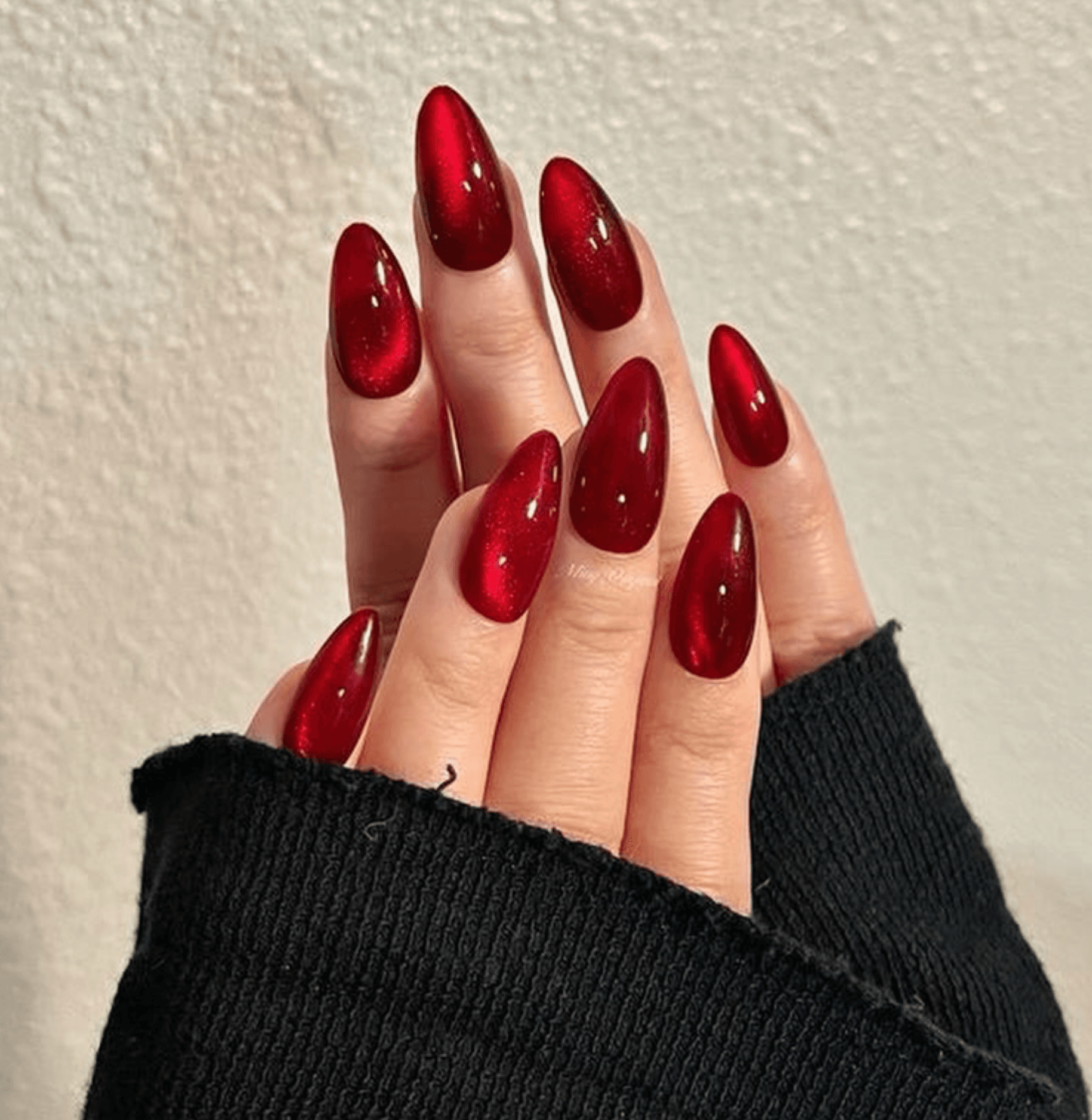 Red cat-eye nails with metallic shine — Dolls Coiffure